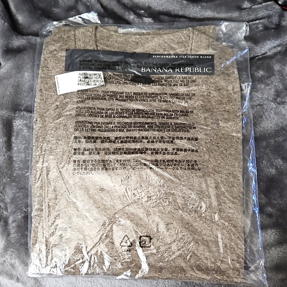 Banana Republic Performance Silk Blend Sweater.BRAND NEW IN ORIGINAL PACKAGING!